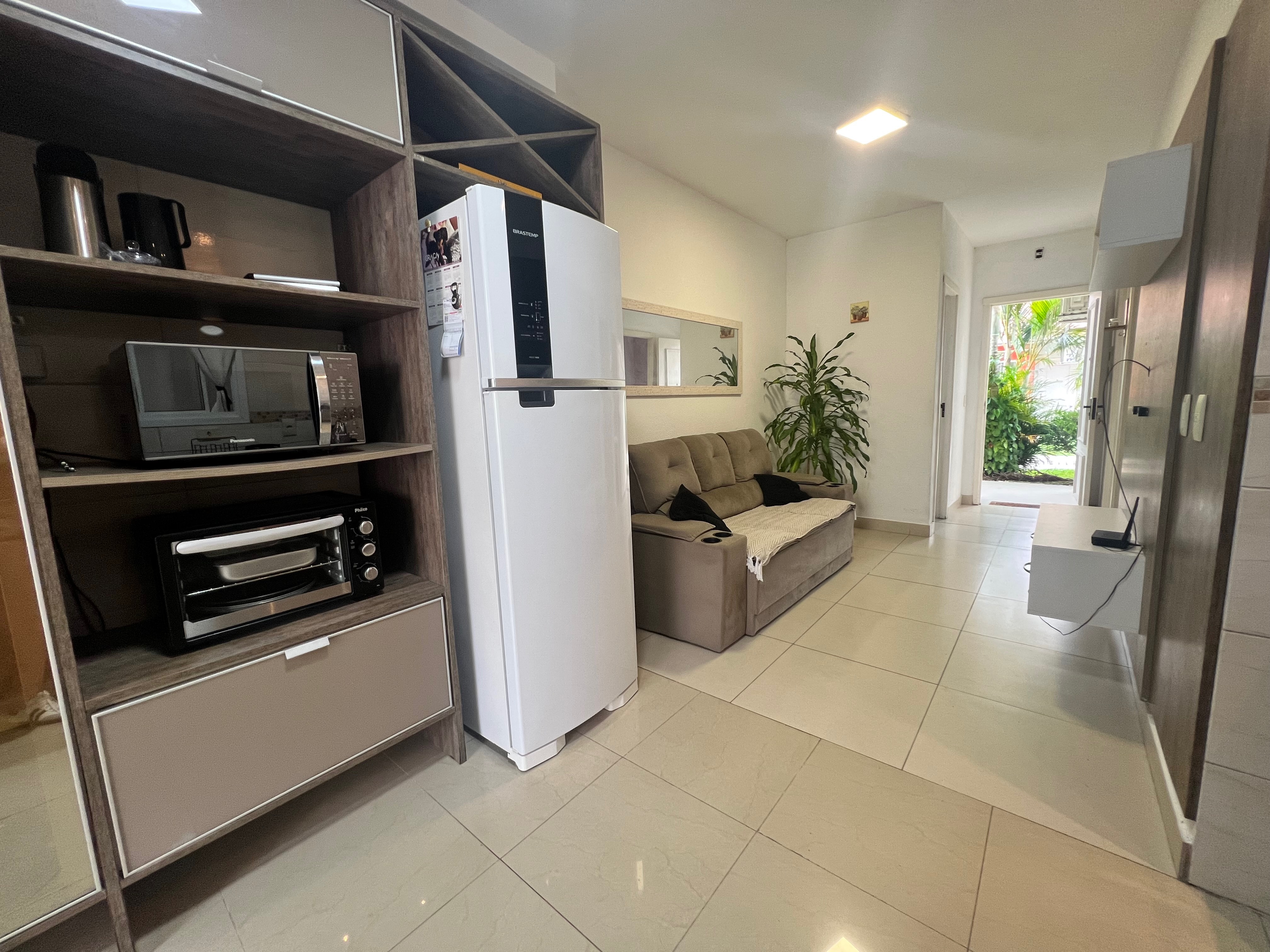 Casa semi mobiliada à venda no Moradas Pelotas 1 - 60 m², 2 quartos, cozinha com armários e espaço gourmet com churrasqueira. 2