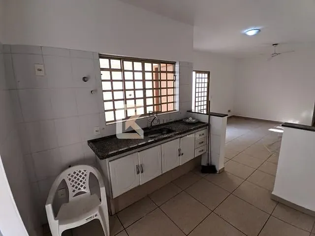 Casa com 177m² 3 quartos e 2 banheiros, para alugar, no bairro Jardim Renata em Indaiatuba