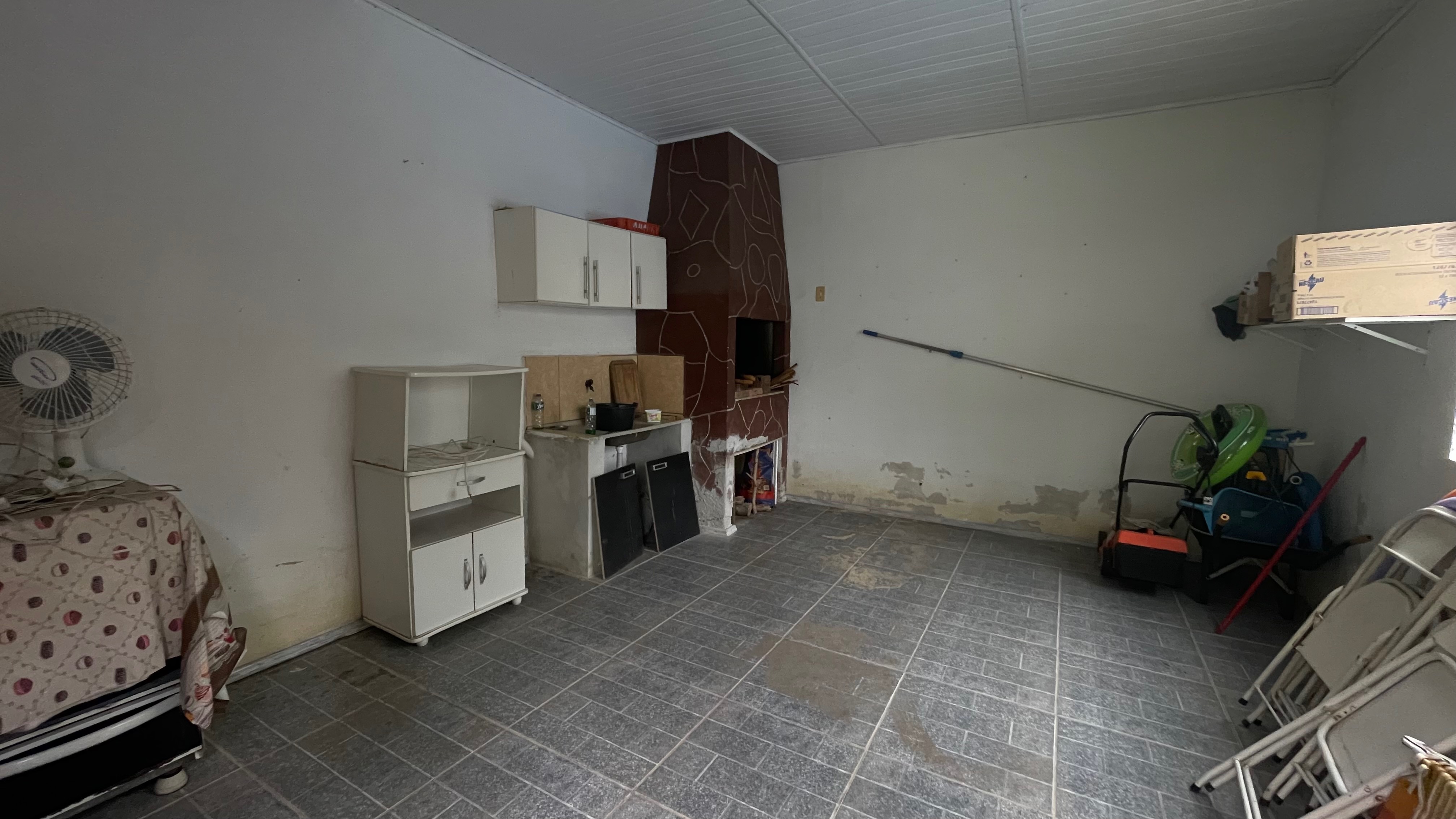 Casa à venda no Laranjal, Pelotas - 140 m², 2 quartos, churrasqueira e amplo pátio com piscina. - 7