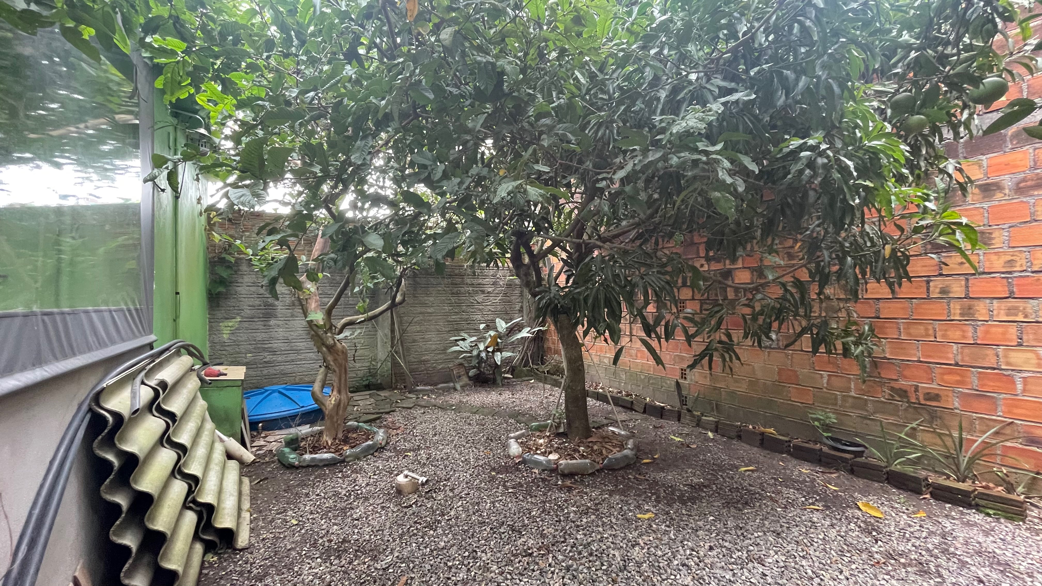 Casa à venda no Laranjal, Pelotas - 140 m², 2 quartos, churrasqueira e amplo pátio com piscina. - 9