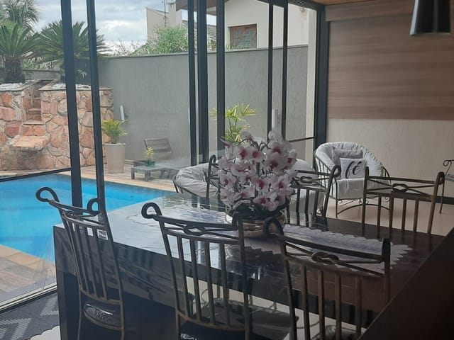 Casa com 360m² 3 quartos e 3 banheiros, à venda, no bairro Urbanova em São José dos Campos