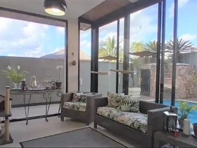 Casa com 360m² 3 quartos e 3 banheiros, à venda, no bairro Urbanova em São José dos Campos