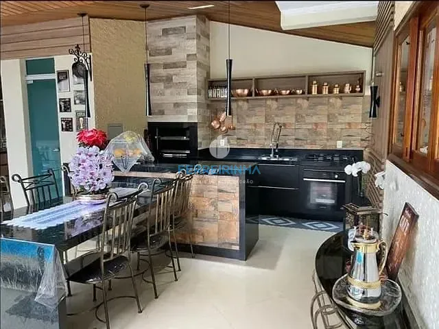 Casa com 360m² 3 quartos e 3 banheiros, à venda, no bairro Urbanova em São José dos Campos