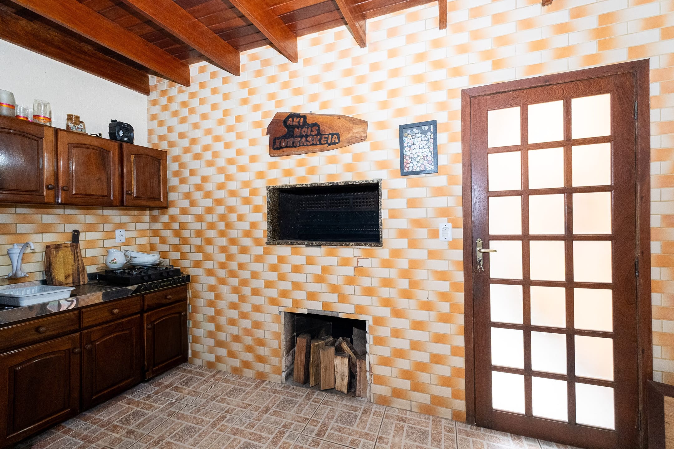 Casa à venda no Fragata, Pelotas - 173m², 3 quartos (sendo 1 suíte), cozinha com armários e amplo pátio com piscina e garagem. - 19