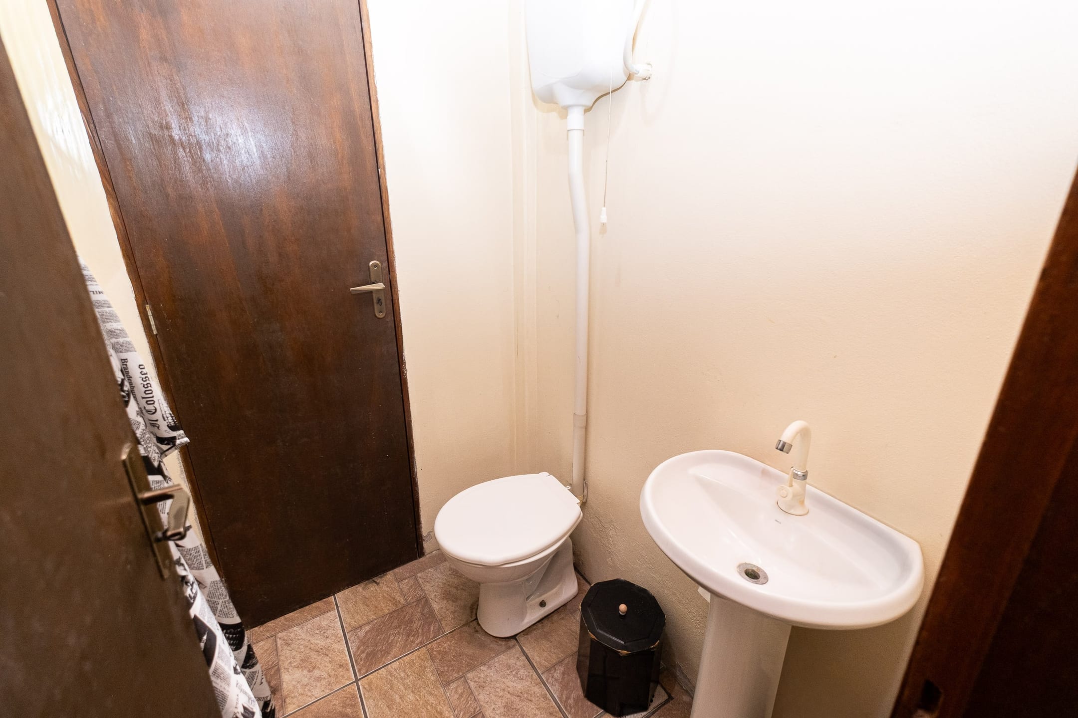 Casa à venda no Fragata, Pelotas - 173m², 3 quartos (sendo 1 suíte), cozinha com armários e amplo pátio com piscina e garagem. - 25