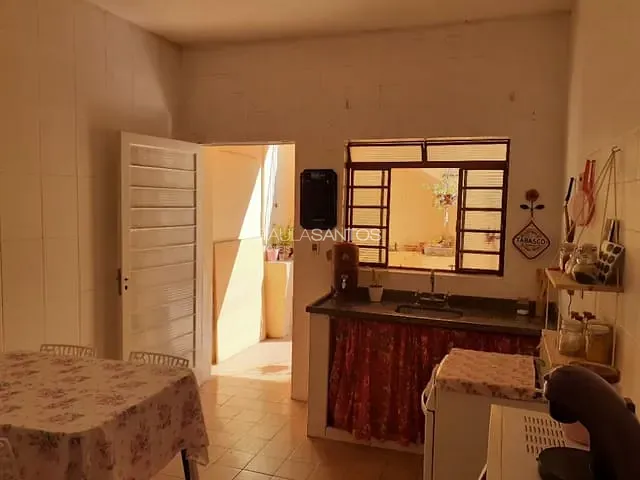 Casa com 240m² 3 quartos e 4 banheiros, à venda, no bairro Jardim Simus em Sorocaba