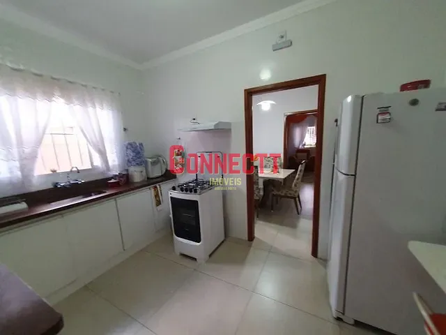 Casa com 200m² 2 quartos e 2 banheiros, à venda, no bairro Vila Cristal em Brodowski