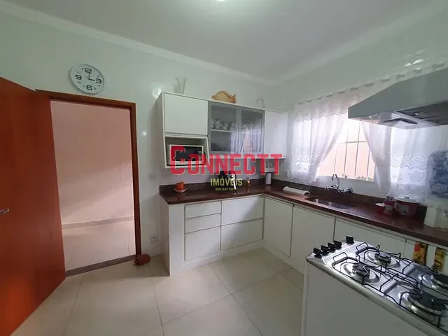 Casa com 200m² 2 quartos e 2 banheiros, à venda, no bairro Vila Cristal em Brodowski