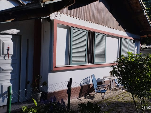 Casa 2 quartos e 1 banheiro, para alugar, no bairro Quitandinha em Petrópolis