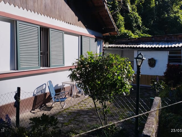 Casa 2 quartos e 1 banheiro, para alugar, no bairro Quitandinha em Petrópolis