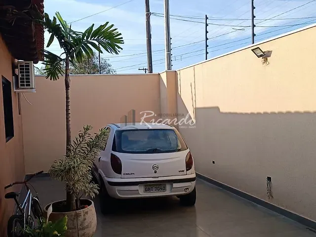 Casa 3 quartos e 2 banheiros, à venda, no bairro Jardim Santo Antônio em Arapongas