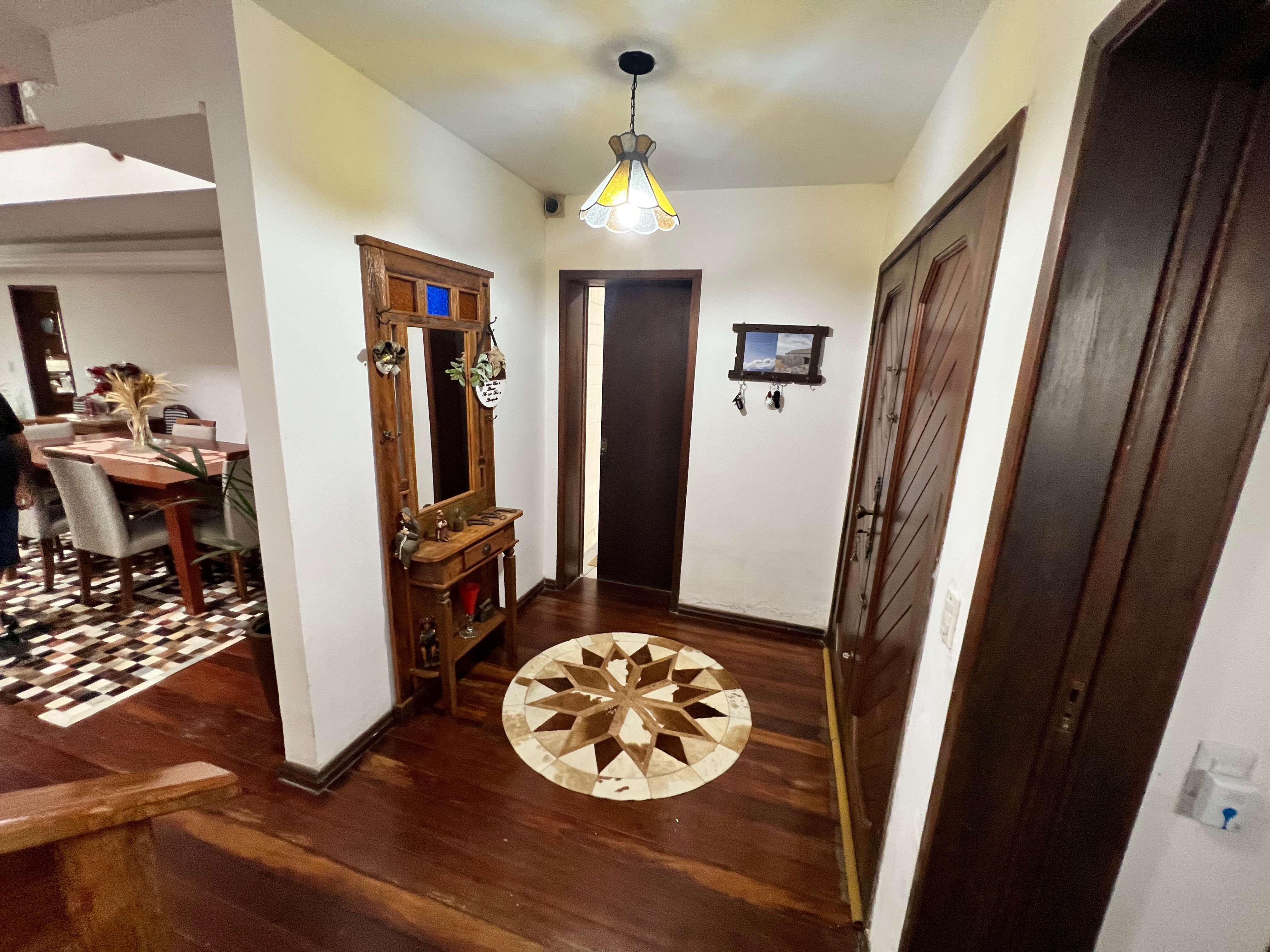 Casa à venda nas Três Vendas, Pelotas - 354 m², 3 quartos (sendo 1 suíte), acabamentos de alto padrão, espaço gourmet com churrasqueira e amplo pátio. - 8