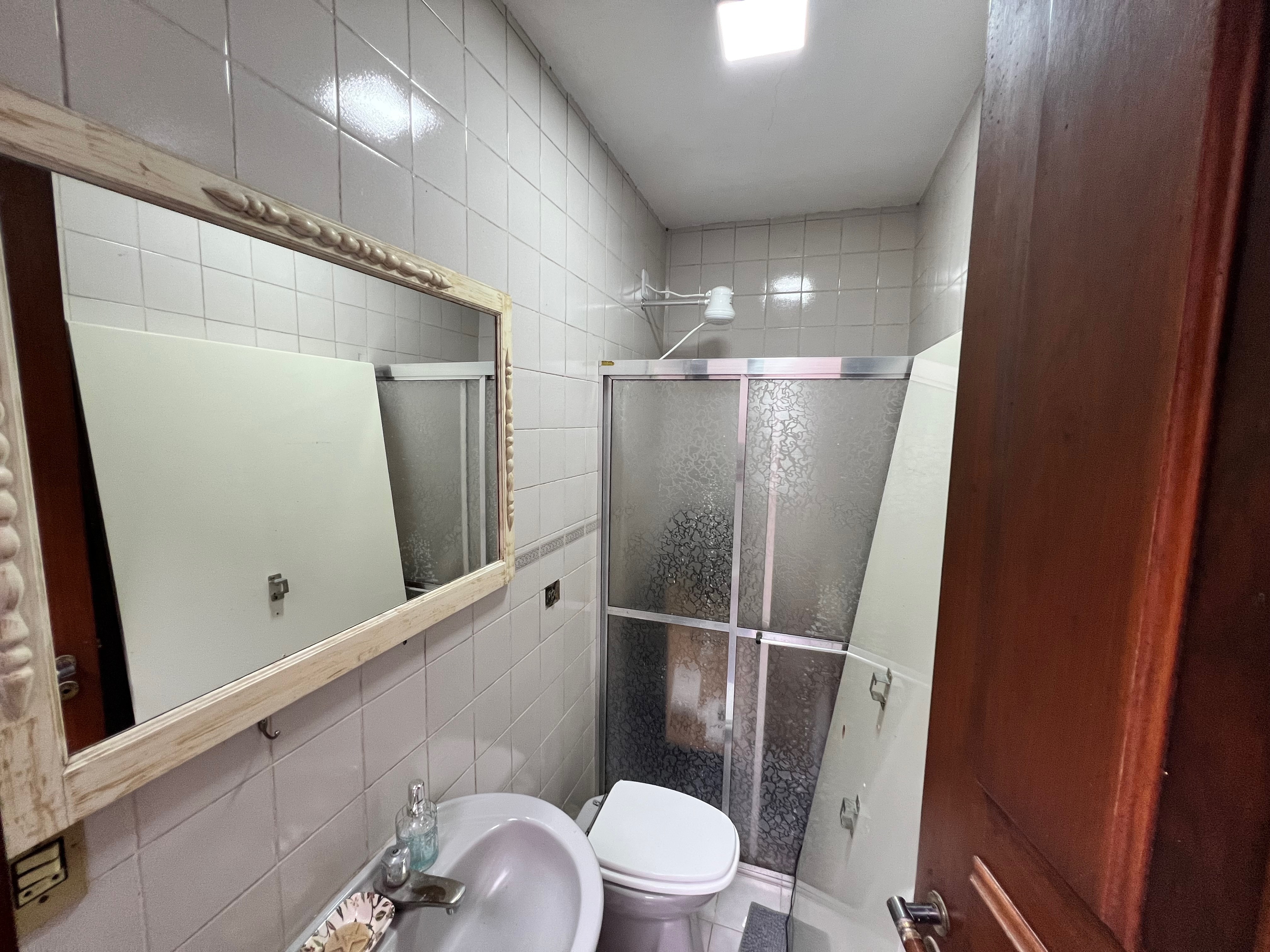 Casa à venda nas Três Vendas, Pelotas - 354 m², 3 quartos (sendo 1 suíte), acabamentos de alto padrão, espaço gourmet com churrasqueira e amplo pátio. - 9