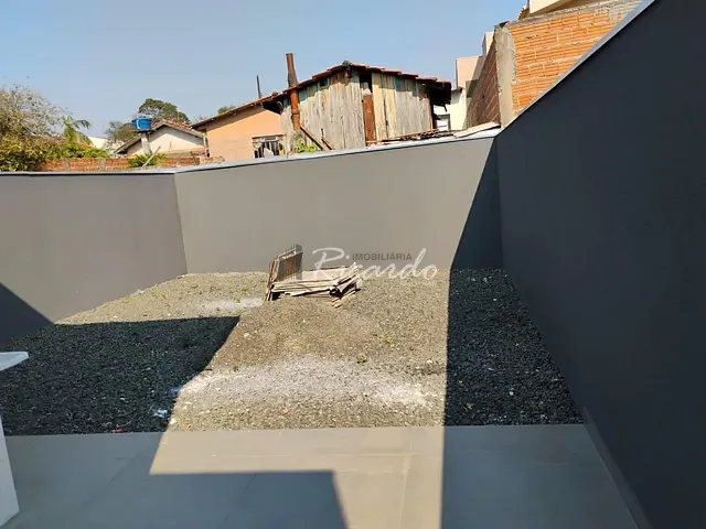 Casa 3 quartos e 2 banheiros, à venda, no bairro Vila Araponguinha em Arapongas