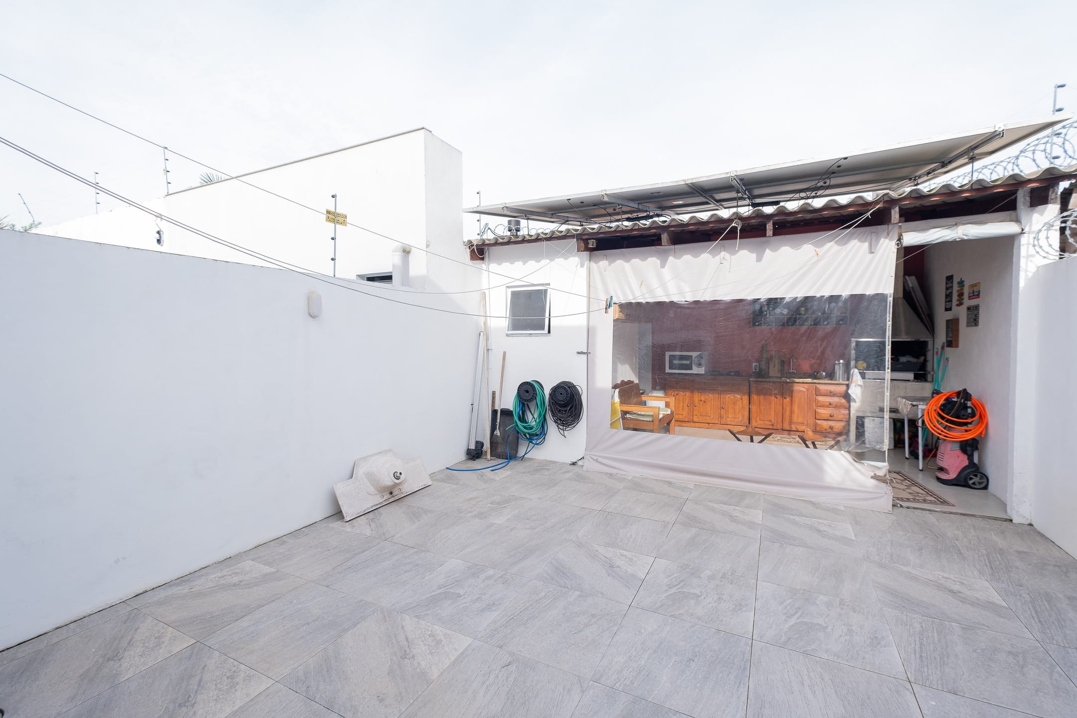 Casa na parte alta do Laranjal com 2 dormitórios, lareira, energia solar, churrasqueira, garagem coberta e excelente localização, próxima a mercados. - 11