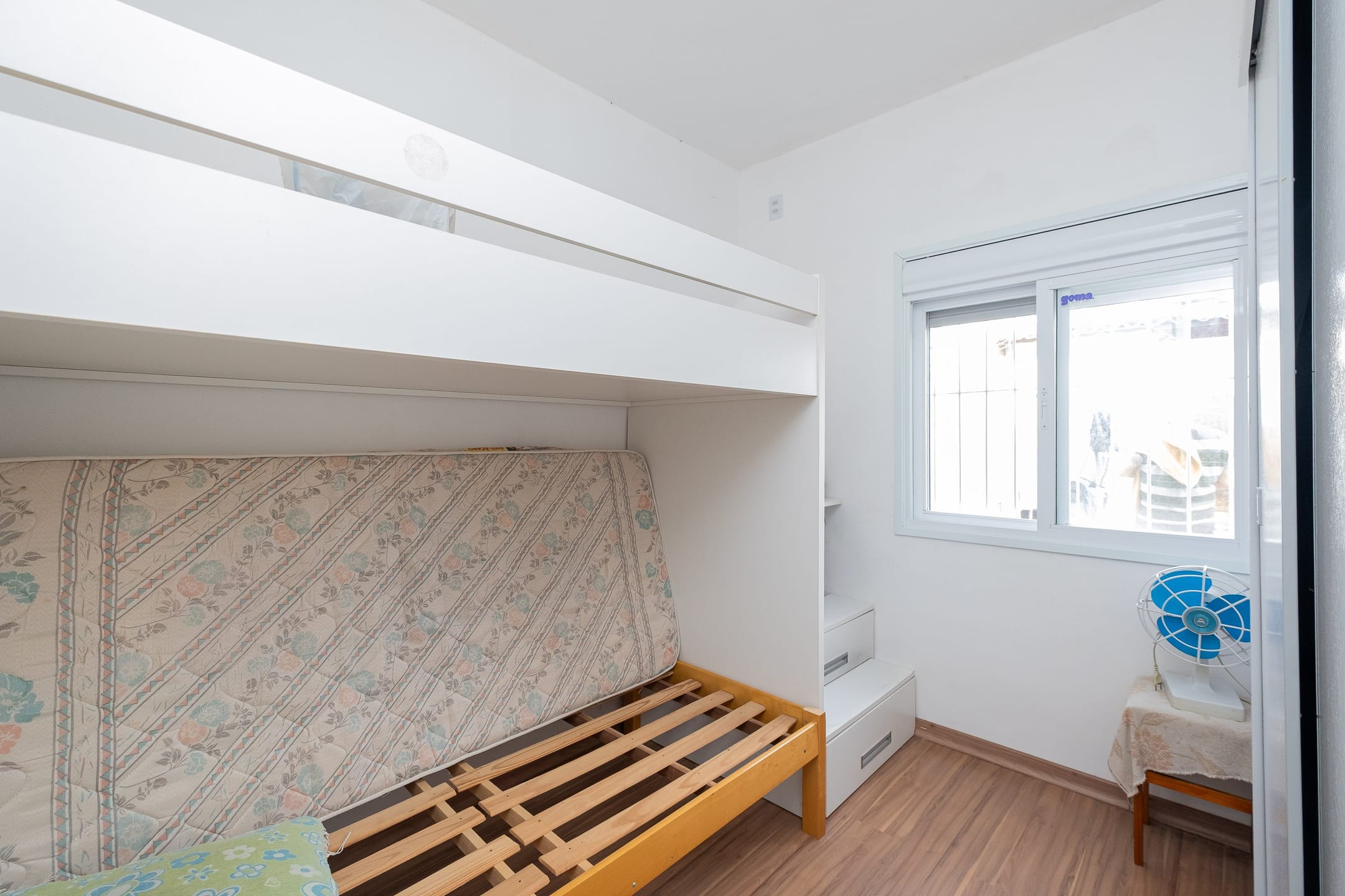 Casa na parte alta do Laranjal com 2 dormitórios, lareira, energia solar, churrasqueira, garagem coberta e excelente localização, próxima a mercados. - 7
