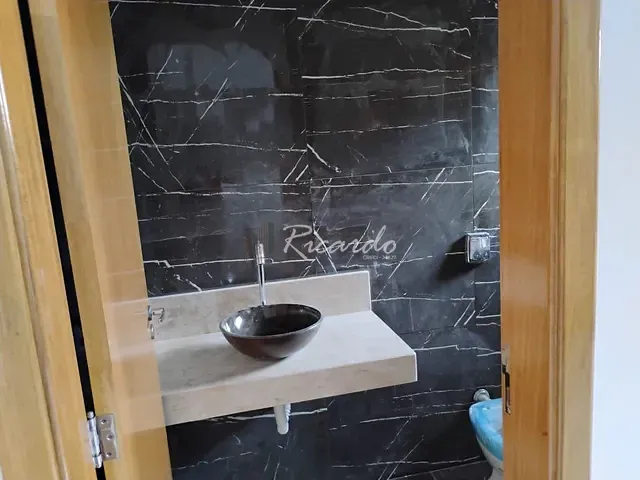Casa 3 quartos e 2 banheiros, à venda, no bairro Vila Araponguinha em Arapongas