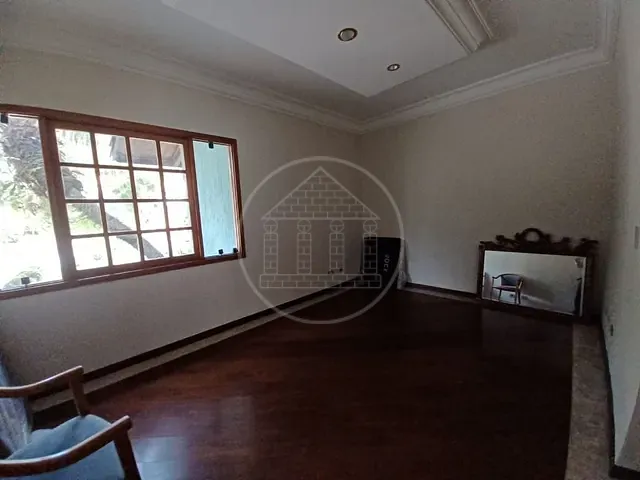 Casa com 493m² 4 quartos e 2 banheiros, à venda ou para alugar, no bairro  Alphaville em Santana de Parnaíba