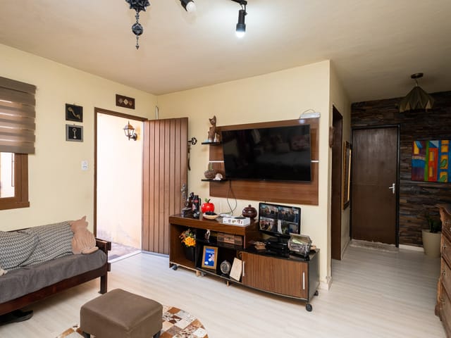 Casa com 702m² 5 quartos e 4 banheiros, à venda, no bairro Três Vendas em Pelotas