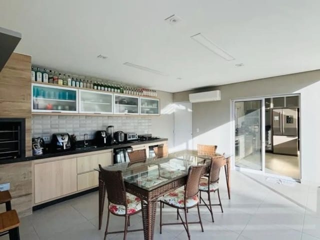 Casa com 250m² 4 quartos e 5 banheiros, à venda, no bairro Urbanova em São José dos Campos