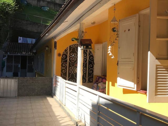 Casa com 352m² 3 quartos e 3 banheiros, à venda, no bairro Nogueira em Petrópolis