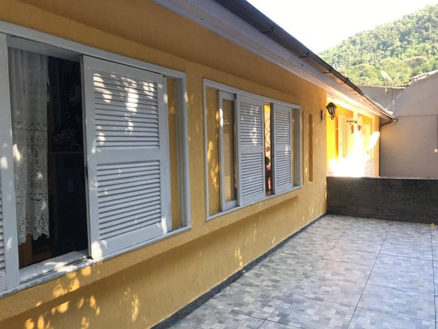 Casa com 352m² 3 quartos e 3 banheiros, à venda, no bairro Nogueira em Petrópolis