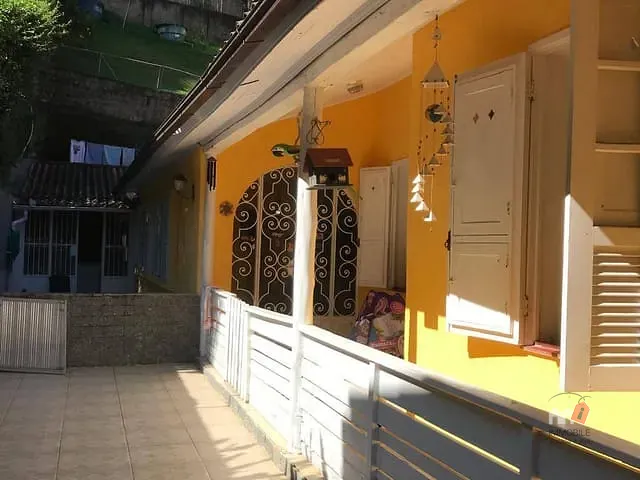 Casa com 352m² 3 quartos e 3 banheiros, à venda, no bairro Nogueira em Petrópolis