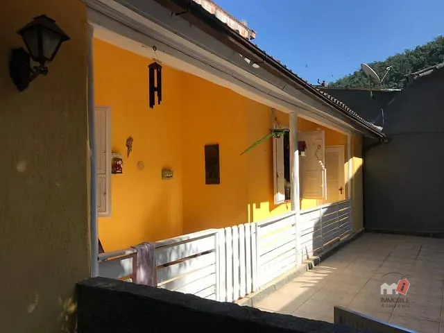 Casa com 352m² 3 quartos e 3 banheiros, à venda, no bairro Nogueira em Petrópolis