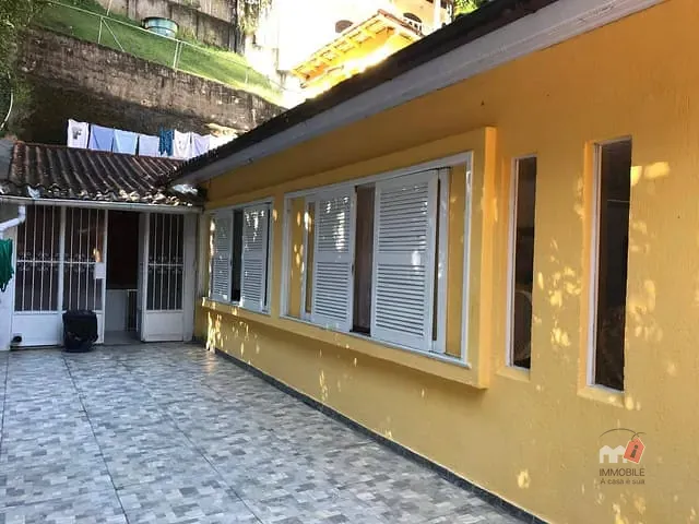 Casa com 352m² 3 quartos e 3 banheiros, à venda, no bairro Nogueira em Petrópolis