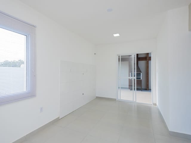 Casa 2 quartos e 1 banheiro, à venda, no bairro Areal em Pelotas