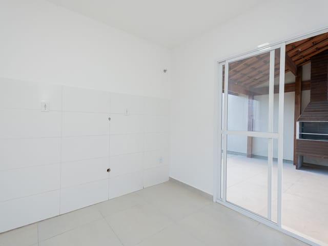 Casa 2 quartos e 1 banheiro, à venda, no bairro Areal em Pelotas