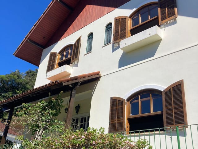 Casa 4 quartos e 2 banheiros, à venda, no bairro Independência em Petrópolis