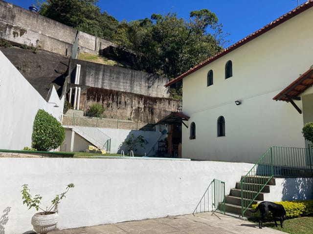 Casa 4 quartos e 2 banheiros, à venda, no bairro Independência em Petrópolis