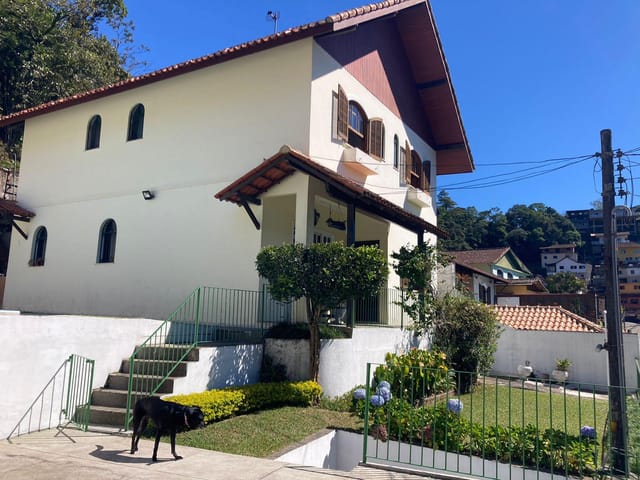 Casa 4 quartos e 2 banheiros, à venda, no bairro Independência em Petrópolis