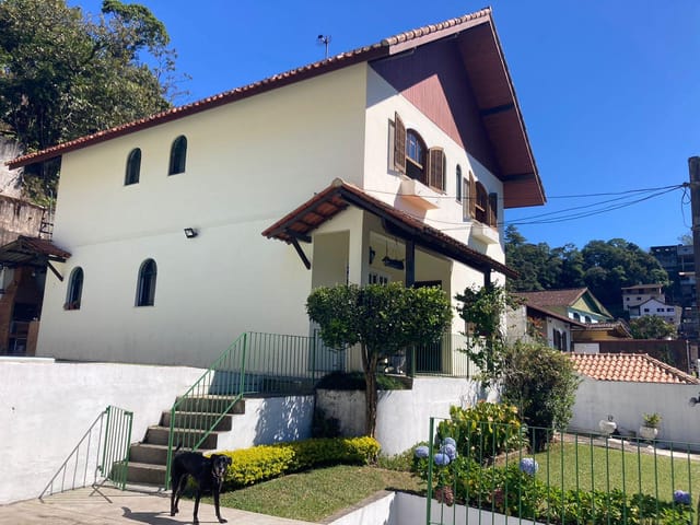 Casa 4 quartos e 2 banheiros, à venda, no bairro Independência em Petrópolis