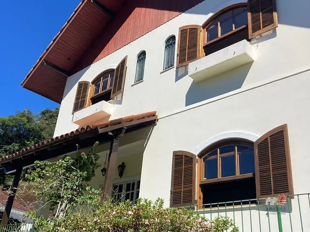 Casa 4 quartos e 2 banheiros, à venda, no bairro Independência em Petrópolis