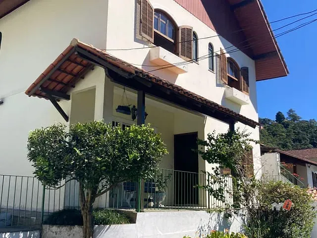 Casa 4 quartos e 2 banheiros, à venda, no bairro Independência em Petrópolis