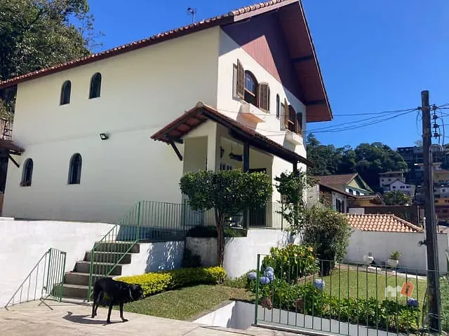 Casa 4 quartos e 2 banheiros, à venda, no bairro Independência em Petrópolis