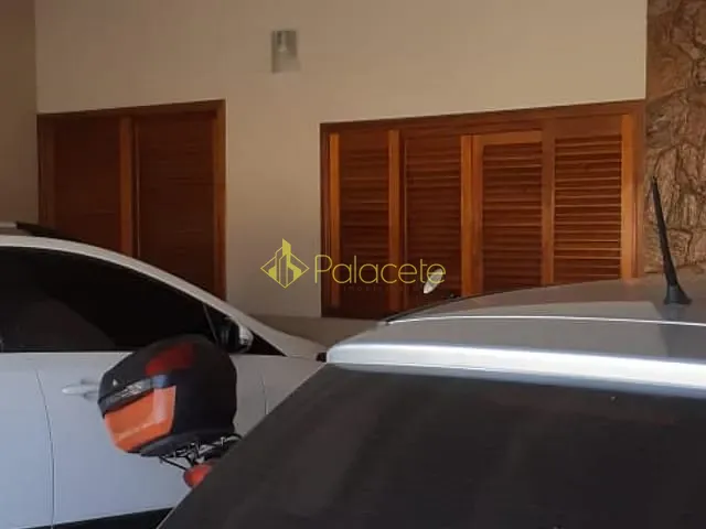 Casa com 250m² 3 quartos e 2 banheiros, à venda, no bairro Vila Rica em Pindamonhangaba