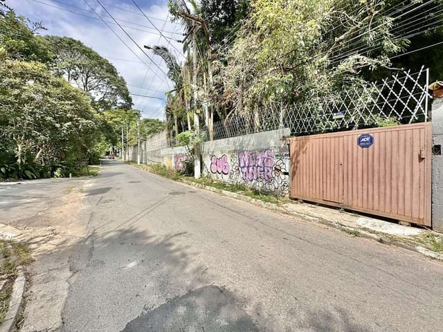 Casa com 1200m² 1 quarto e 1 banheiro, à venda, no bairro Granja Viana em Cotia