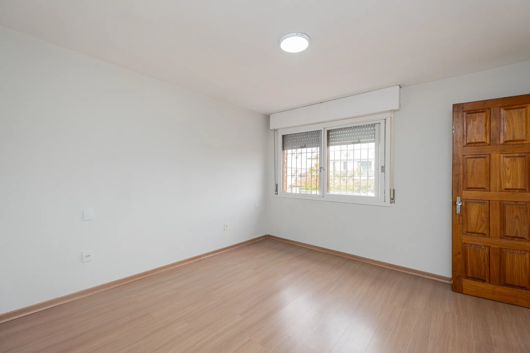 Casa à venda no centro de Pelotas - 178 m², 3 quartos (sendo 1 suíte), sala com lareira, pátio com churrasqueira e garagem. - 10
