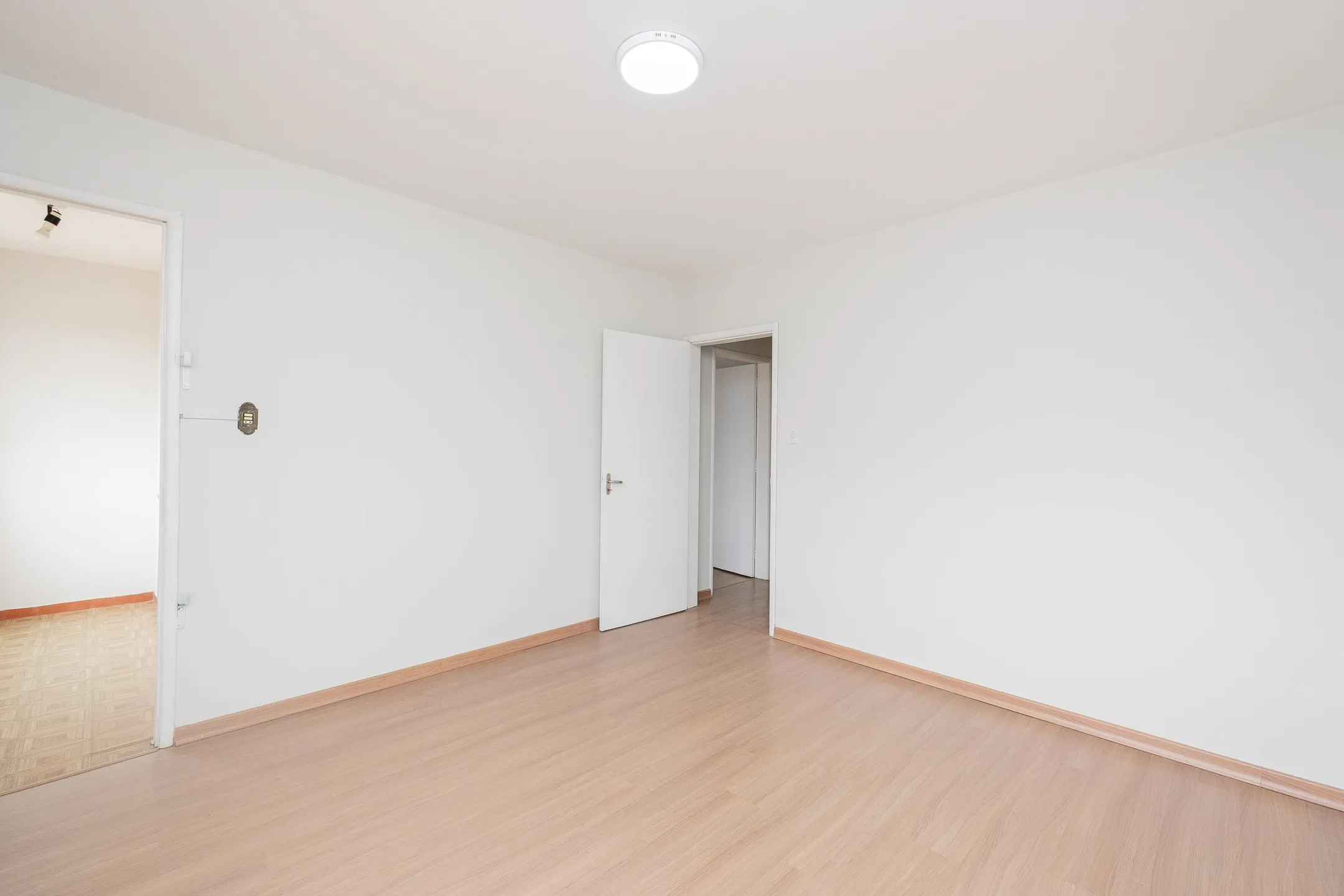 Casa à venda no centro de Pelotas - 178 m², 3 quartos (sendo 1 suíte), sala com lareira, pátio com churrasqueira e garagem. - 11