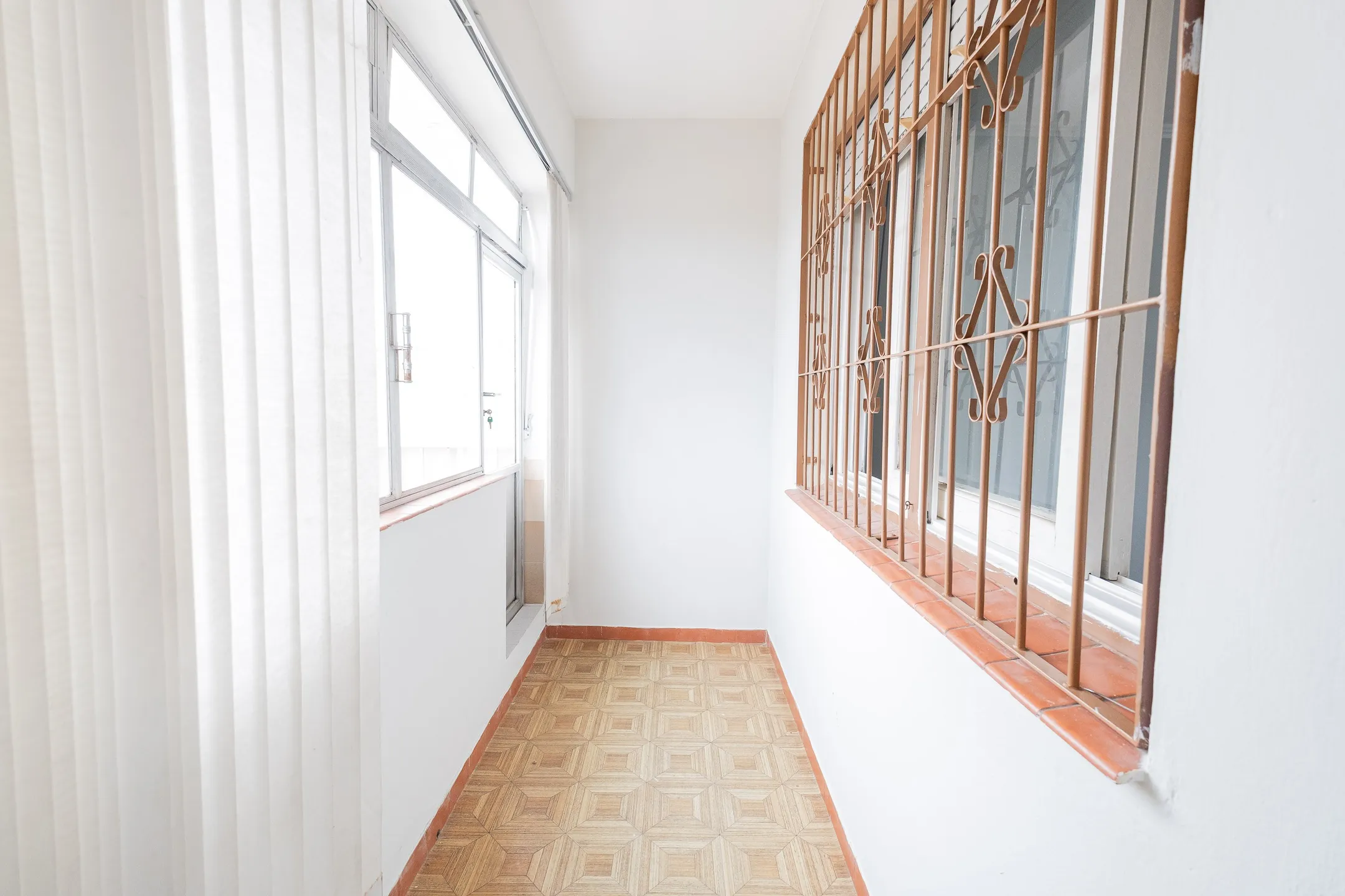 Casa à venda no centro de Pelotas - 178 m², 3 quartos (sendo 1 suíte), sala com lareira, pátio com churrasqueira e garagem. - 12