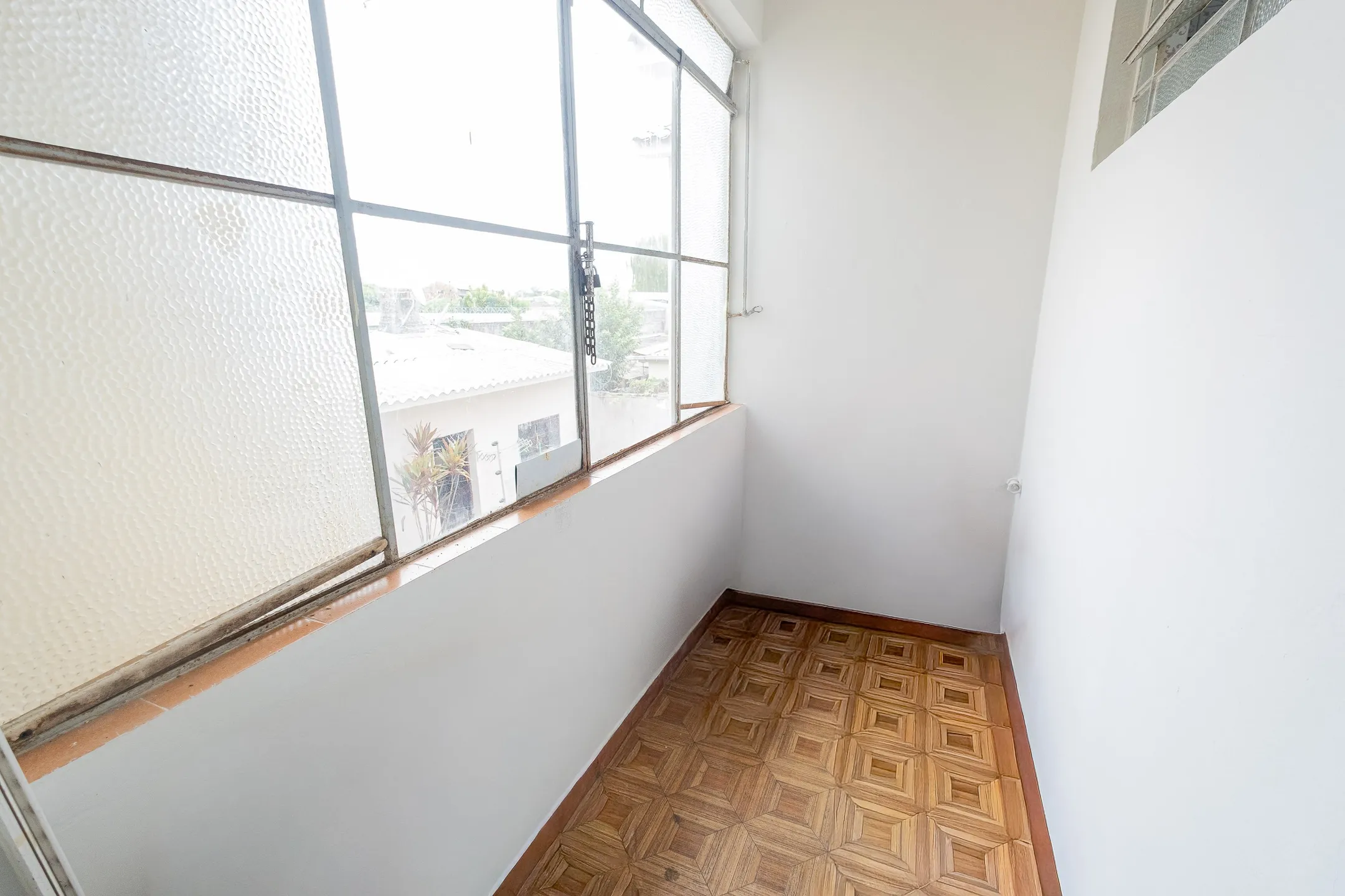 Casa à venda no centro de Pelotas - 178 m², 3 quartos (sendo 1 suíte), sala com lareira, pátio com churrasqueira e garagem. - 14