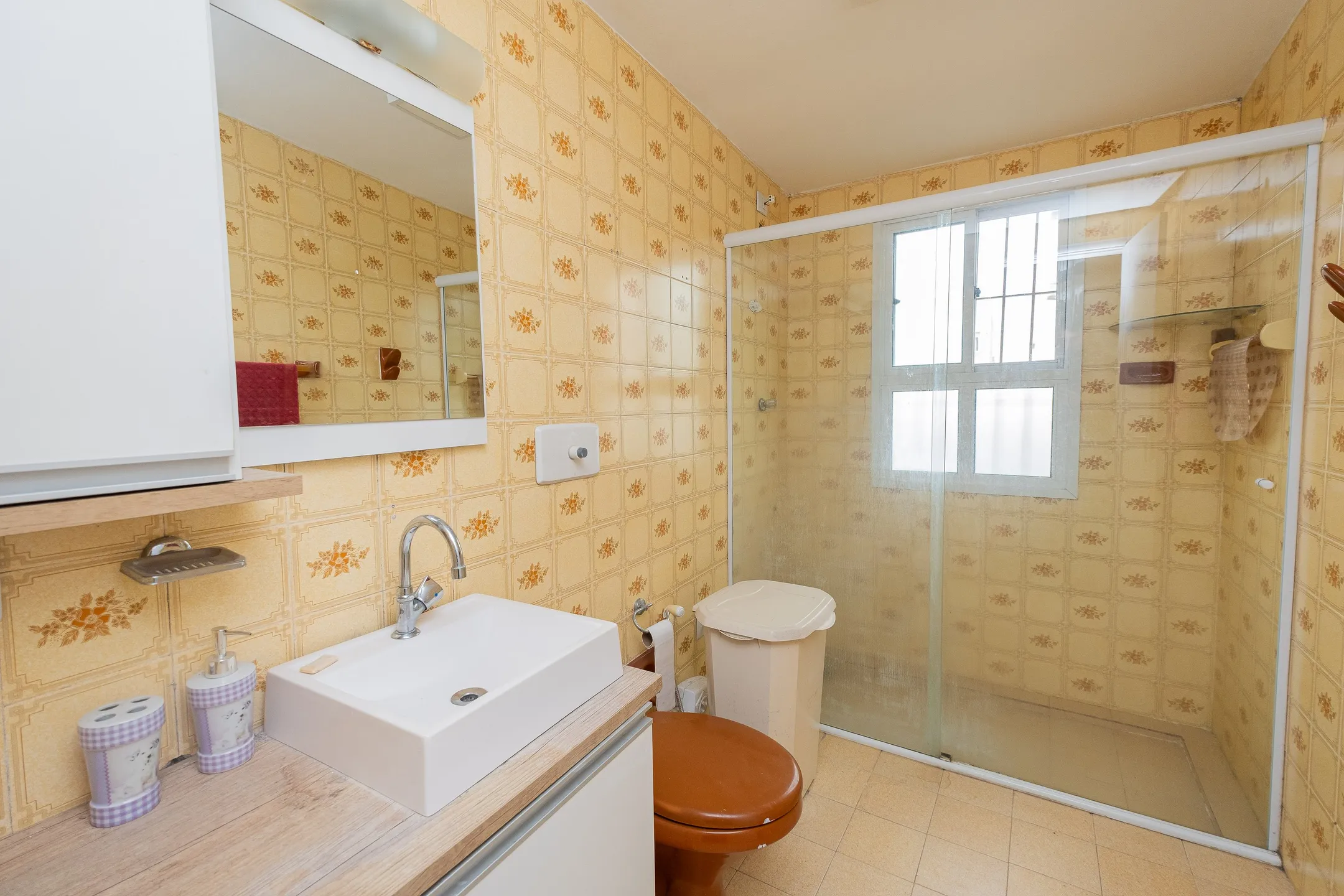 Casa à venda no centro de Pelotas - 178 m², 3 quartos (sendo 1 suíte), sala com lareira, pátio com churrasqueira e garagem. - 16