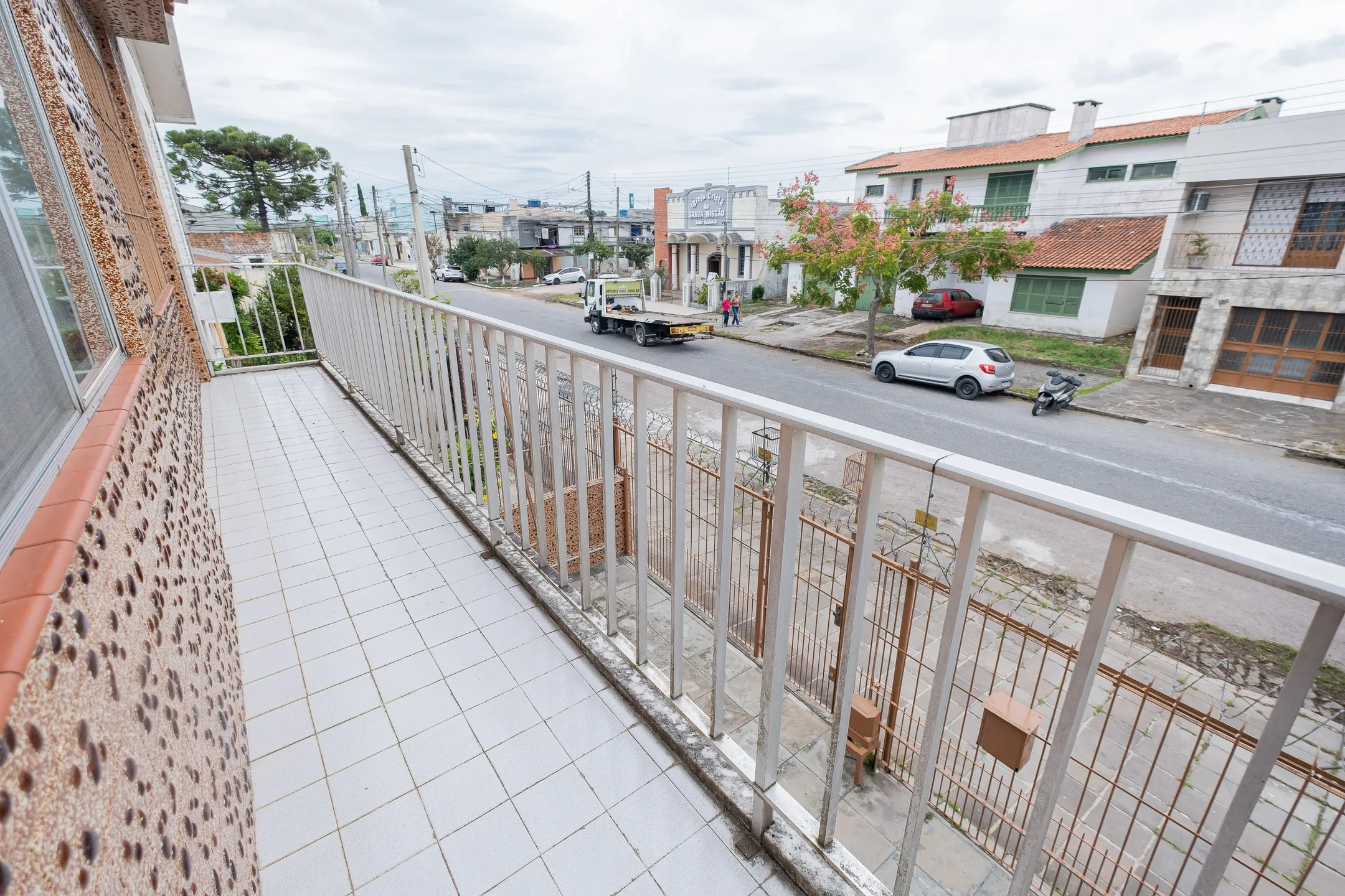 Casa à venda no centro de Pelotas - 178 m², 3 quartos (sendo 1 suíte), sala com lareira, pátio com churrasqueira e garagem. - 20