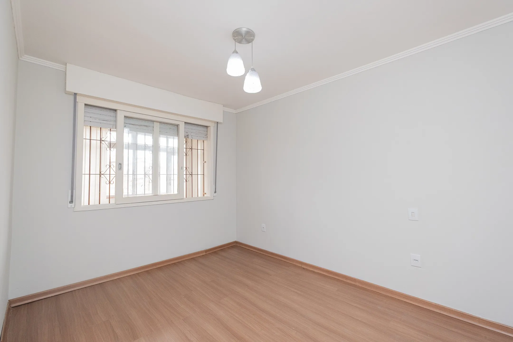 Casa à venda no centro de Pelotas - 178 m², 3 quartos (sendo 1 suíte), sala com lareira, pátio com churrasqueira e garagem. - 8