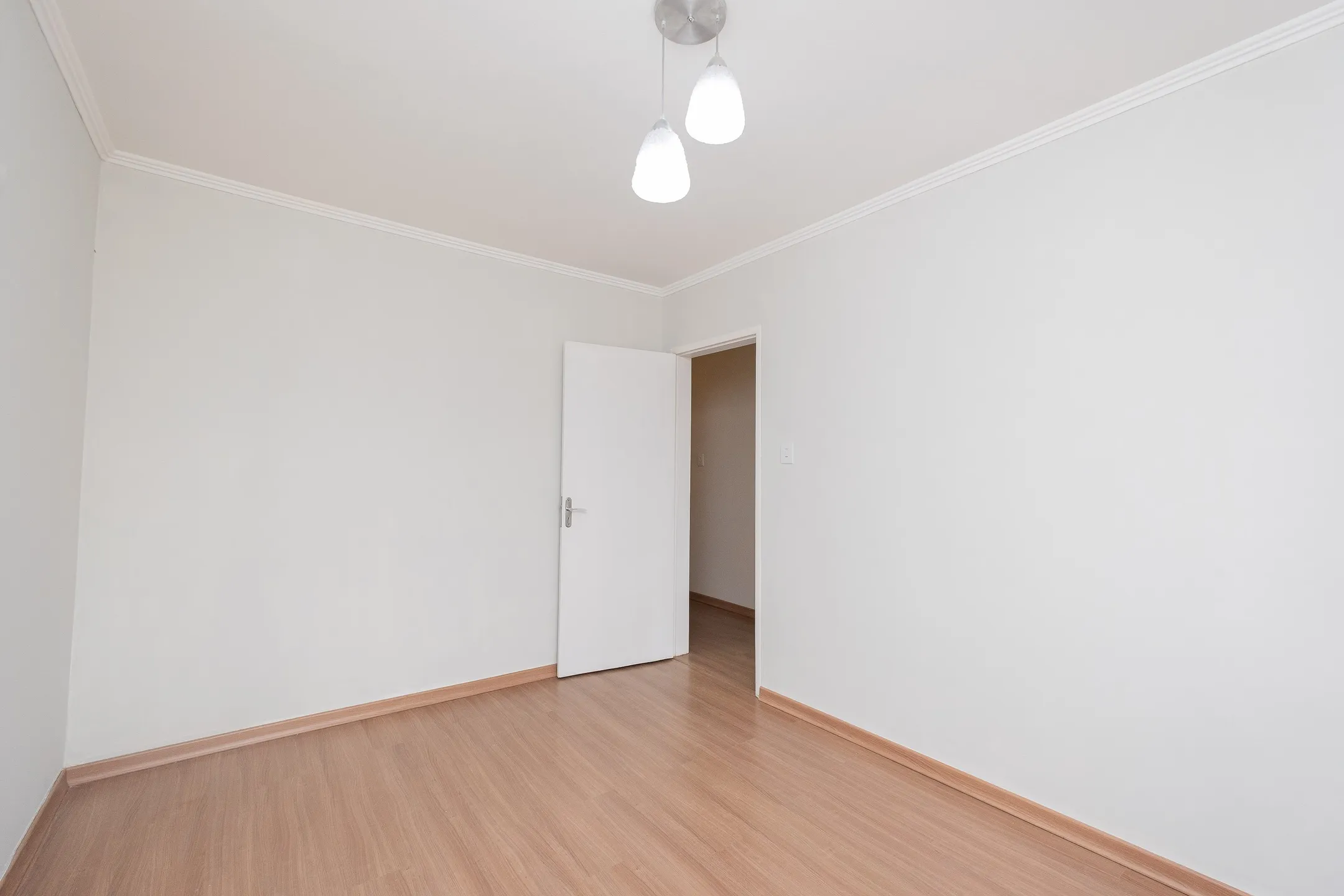 Casa à venda no centro de Pelotas - 178 m², 3 quartos (sendo 1 suíte), sala com lareira, pátio com churrasqueira e garagem. - 9