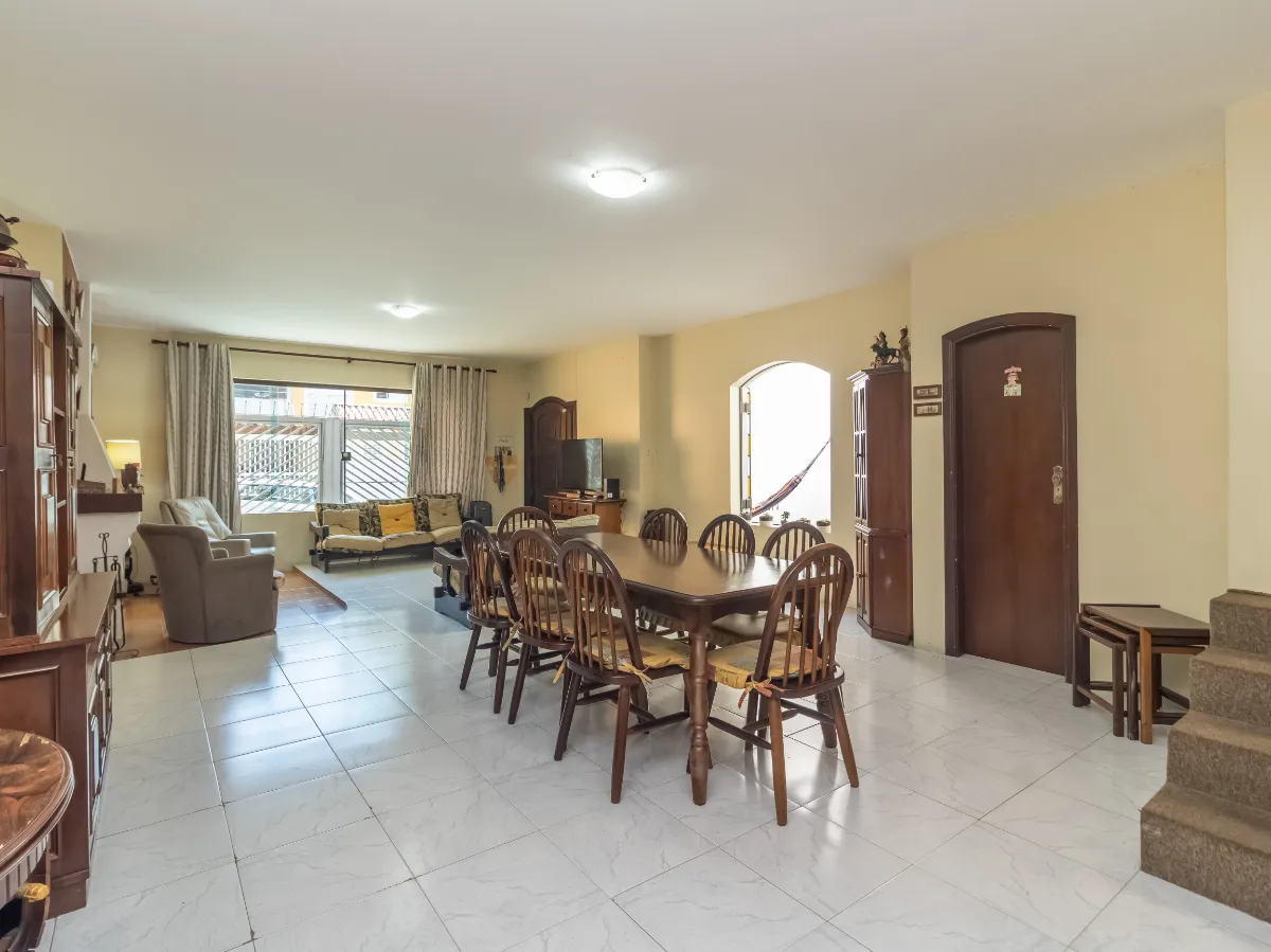 Casa para venda em Jardim Umuarama com 3 quartos, sendo 3 suítes, 194m²