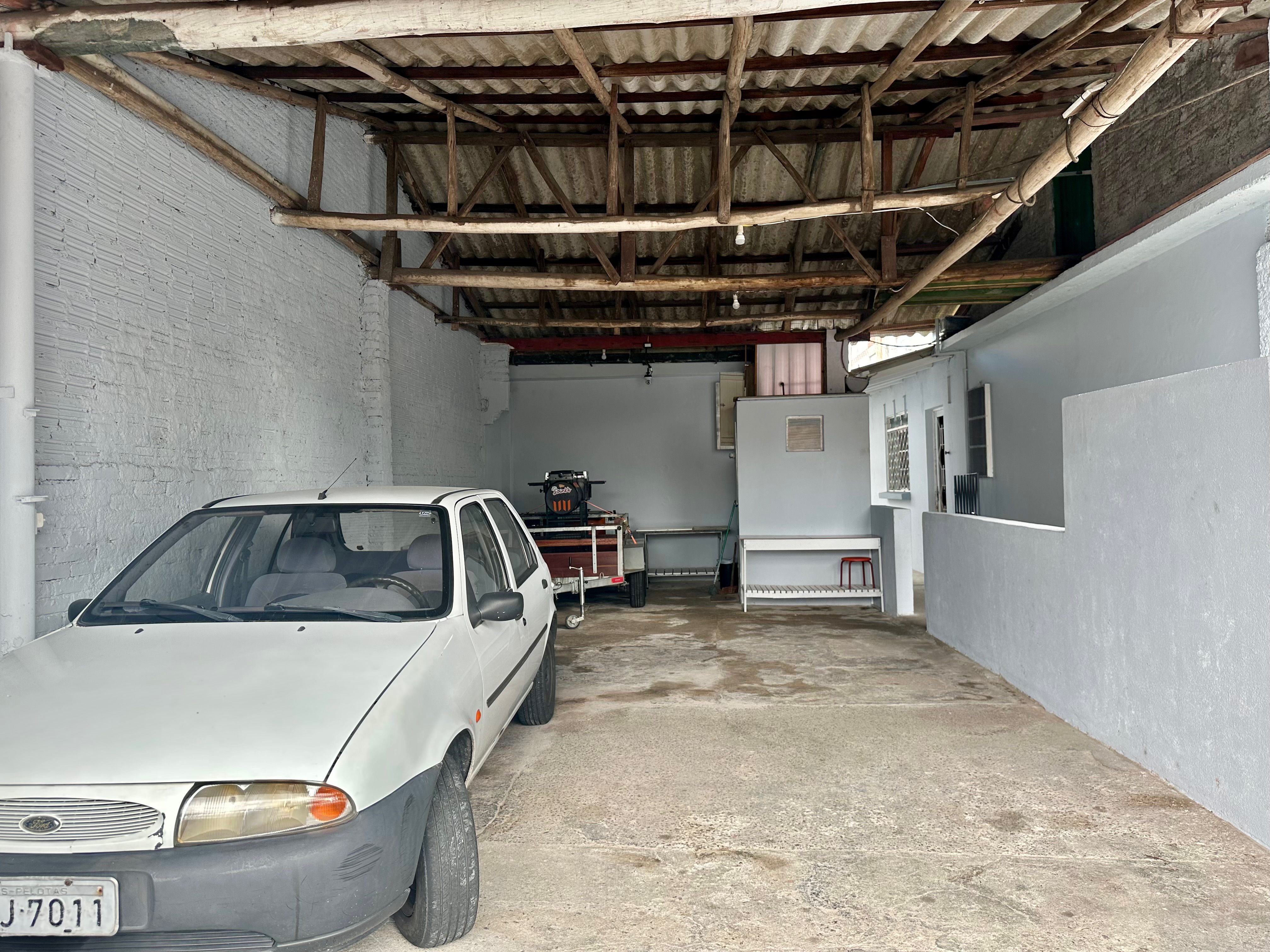 Casa à venda no centro de Pelotas - 221 m², 4 quartos, espaço gourmet com churrasqueira e pátio com garagem. - 11